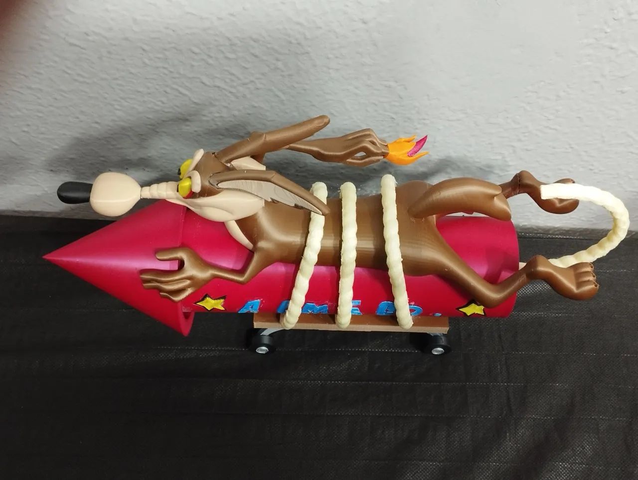 Estatuetas Wile E. Coyote e Road Runner - Looney Tunes - Foto 3