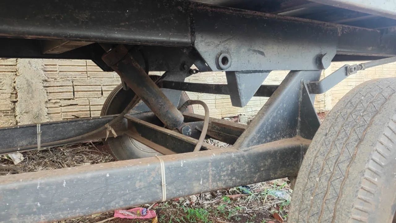 Carreta basculante para trator - Foto 4