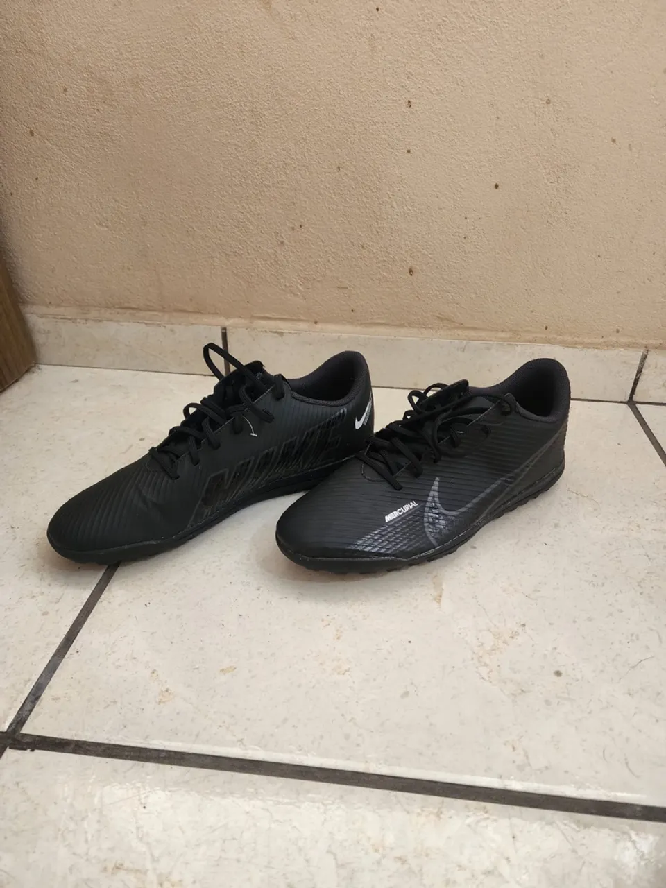 Chuteira Nike Mercurial - Tamanho 41 - Society