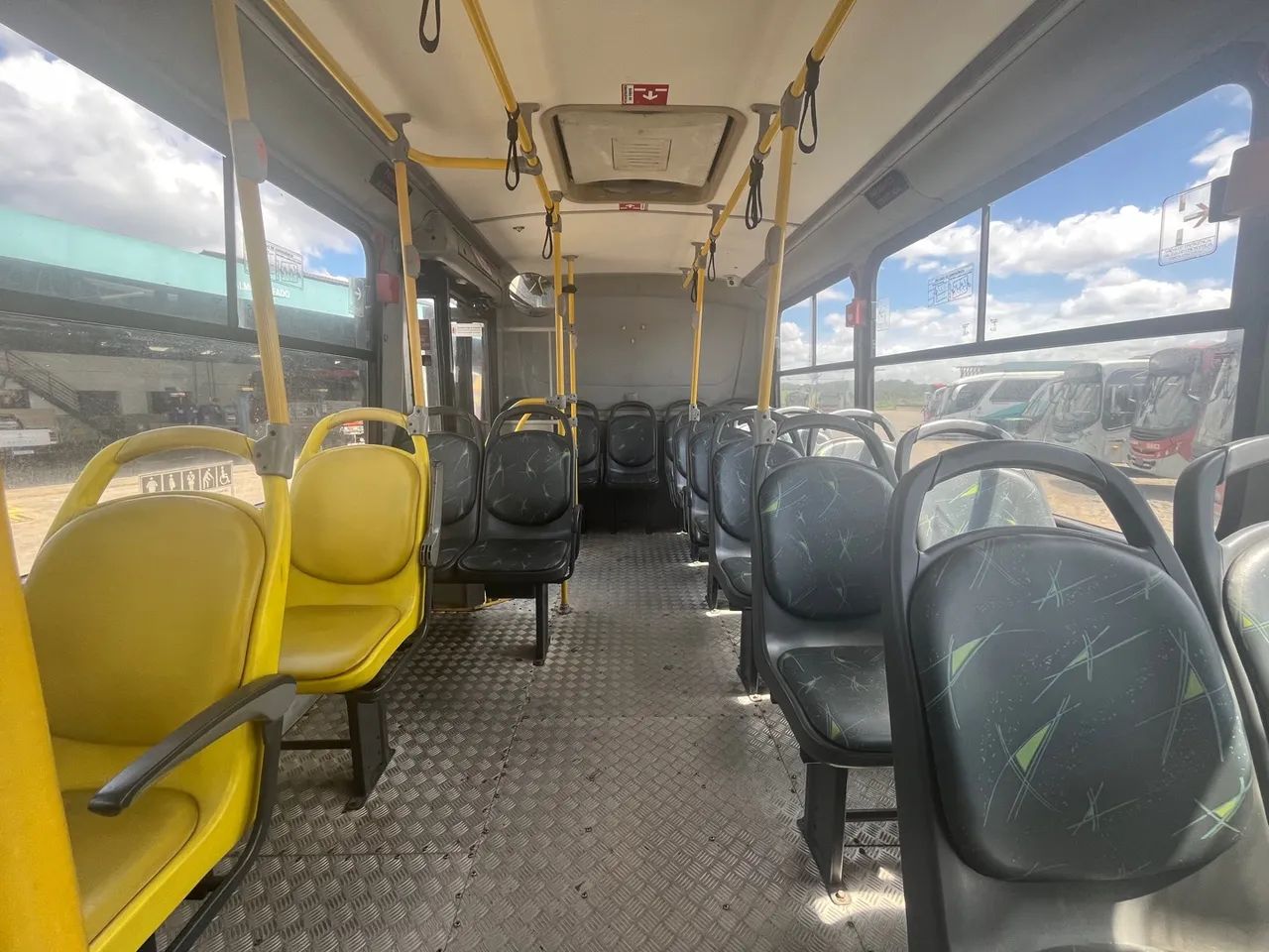 Micro ônibus urbano - Renovação de frota 18/19 - Foto 9