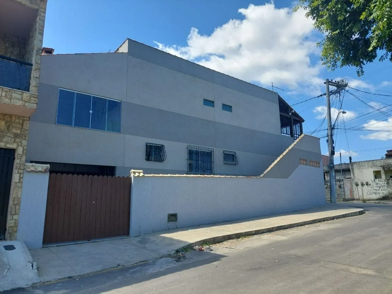 Casa com Kitnets e Ponto Comercial à Venda em Guarus Oportunidade para Morar e Investir!