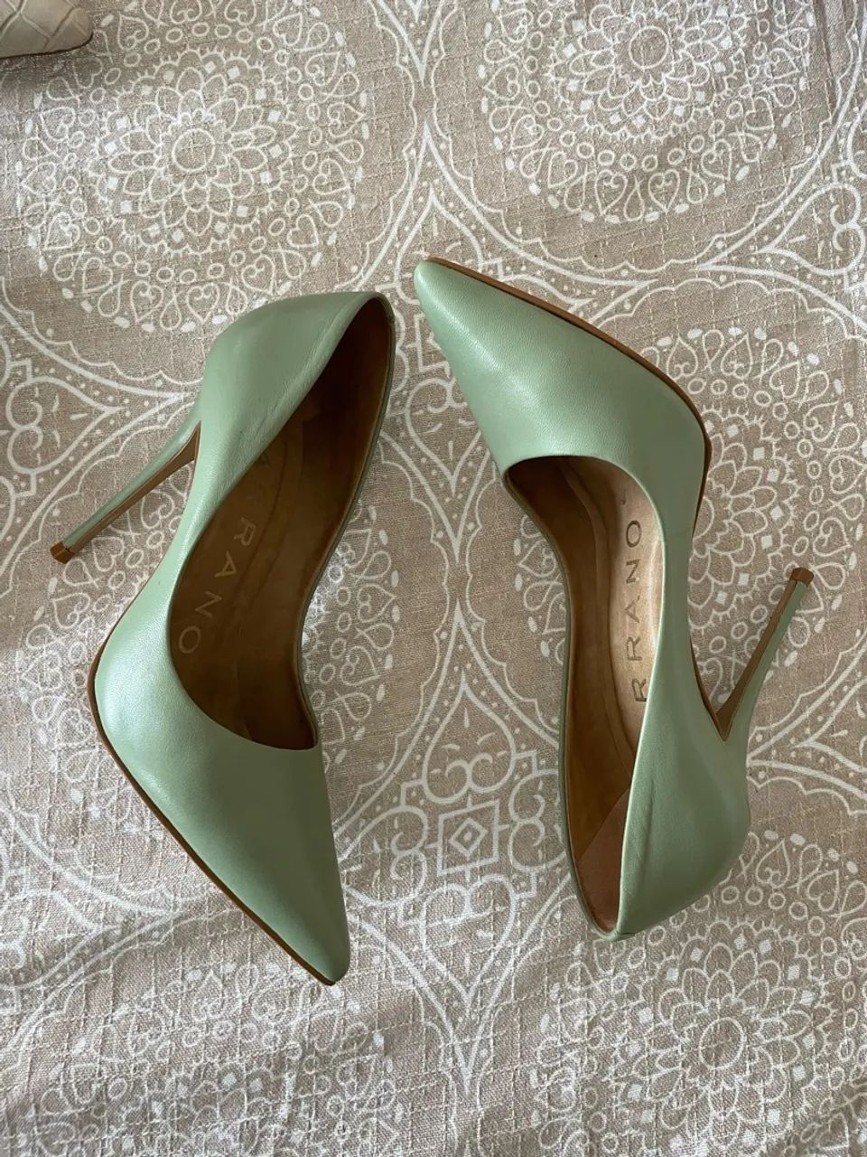 Scarpin Carrano TAM 34 