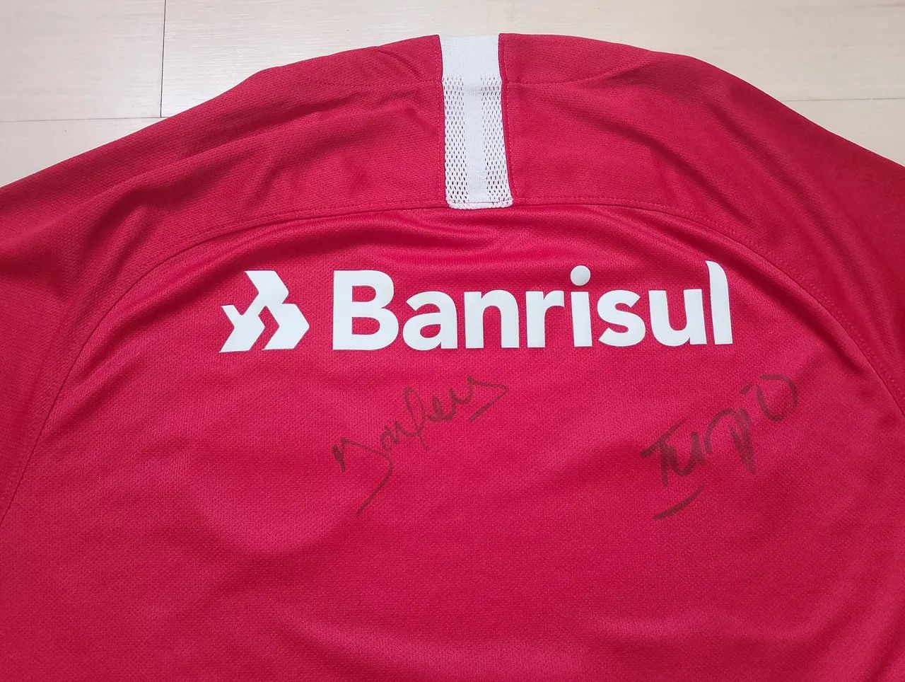 AUTOGRAFADA - Camisa SC Internacional - Temporada 2019 - Foto 3