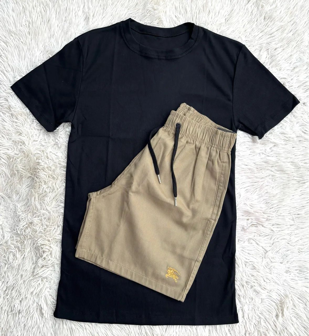 Kit Camisa Canelada Preta e Short Sarja 