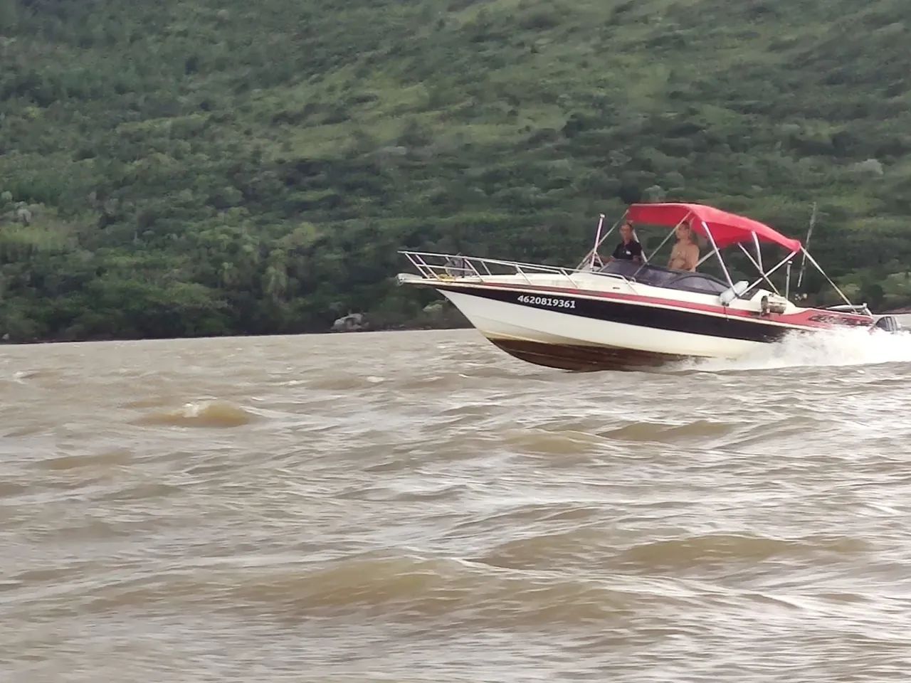 Lancha 23 pes casco motor sem volante - Foto 3