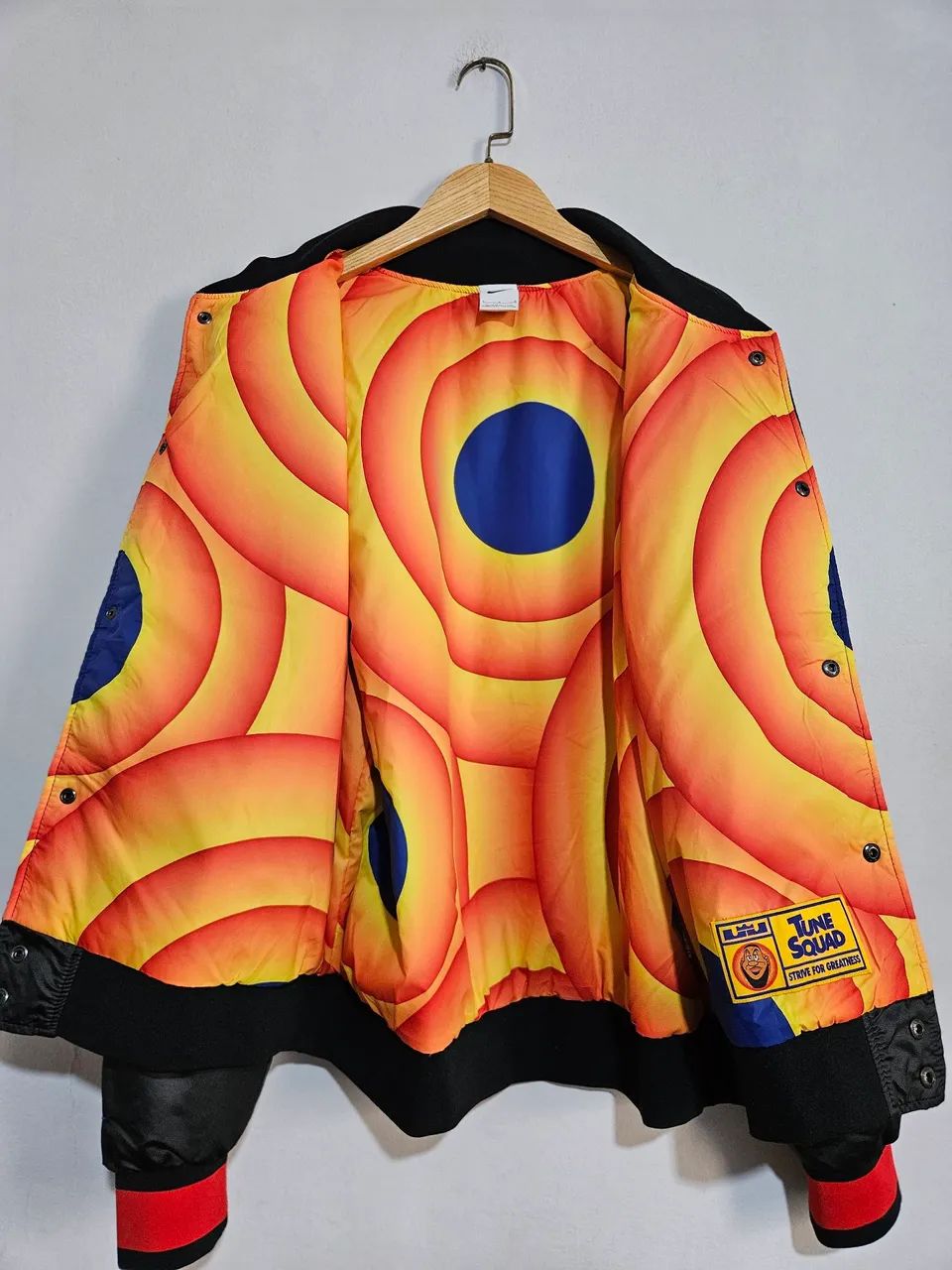 Jaqueta Nike Space Jam 2 LeBron James Tune Squad  - Foto 5