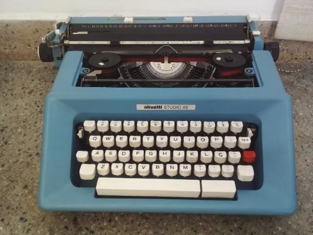 Máquina de escrever Olivetti Studio 4664861128407553121