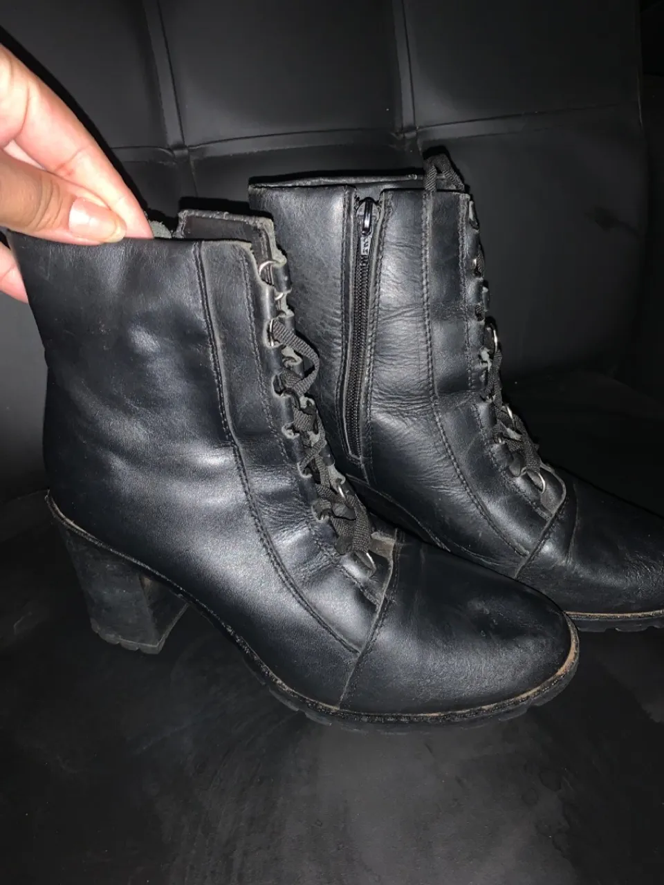 Botas femininas pretas com salto