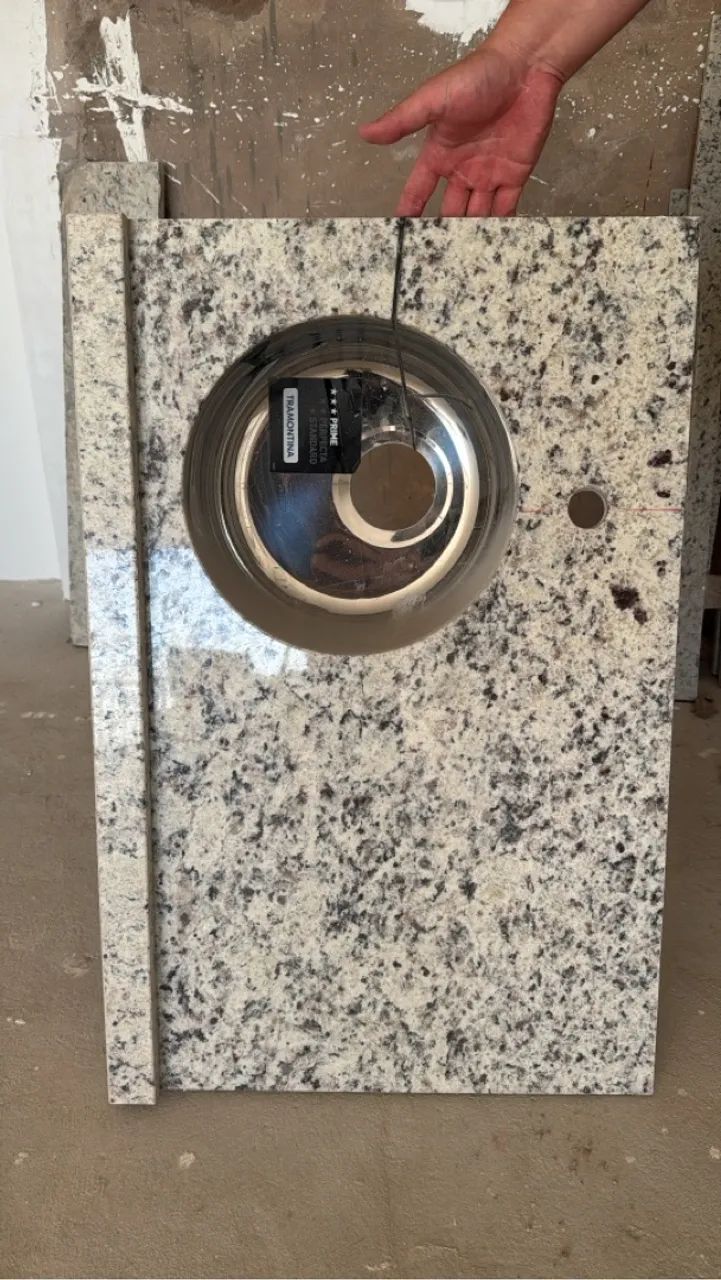 Bancada de pedra com Pia Tramontina Prime