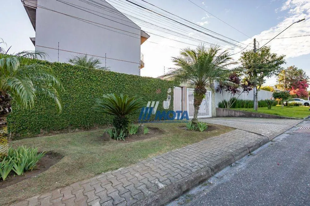 Sobrado com 3 dormitórios para alugar, 180 m² por R$ 5.729,36/mês - Bacacheri - Curitiba/P