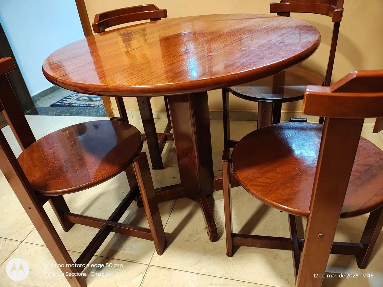 Mesa de Madeira Maciça + 4 cadeiras - Foto 2