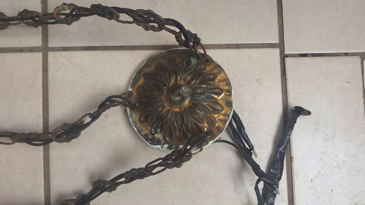 Lustre Antigo com Cúpulas de Porcelana - Foto 3