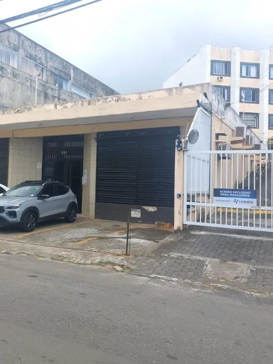 Sala comercial 20m, alugo ou vendo em Amaralina. 