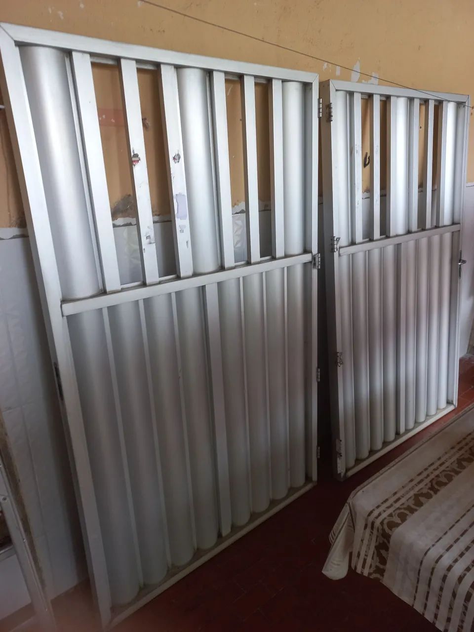 Portão de alumínio para área externa (2,52 largura  e 2,05 altura). - Foto 2