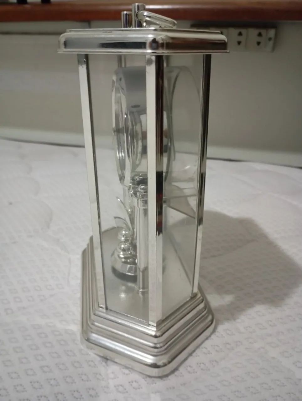 Relógio antigo de mesa quartz  - Foto 3