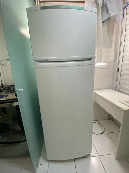 Geladeira Consul 2 portas 334 ltrs modelo CRD37 em ótimo estado!