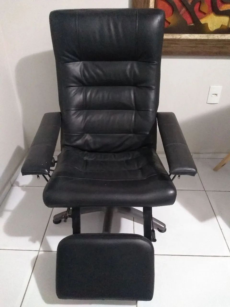 Cadeira giratória com descanso de pé. - Foto 3