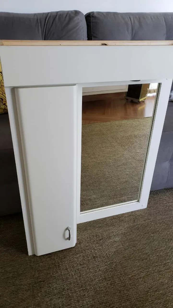 Armário de Banheiro com Espelho e Porta