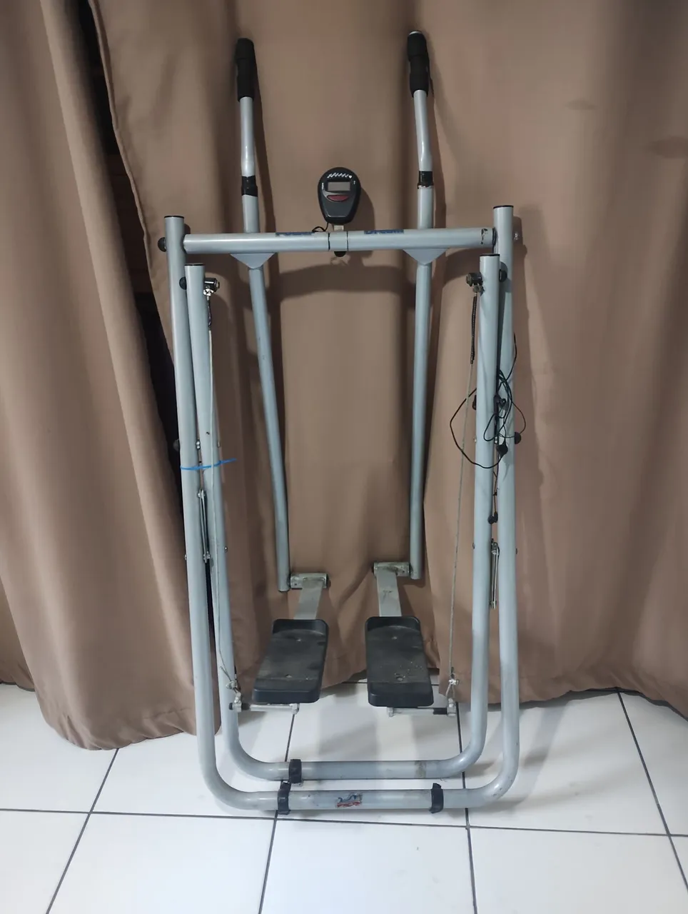Aparelho Elíptico para Exercícios - Ótimo Estado