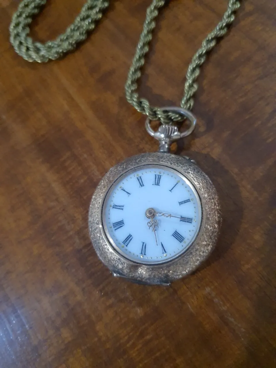 Relógio vintage com corrente