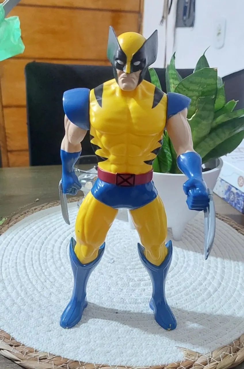 boneco wolverine com garras titan hero articulado hasbro (USADO)