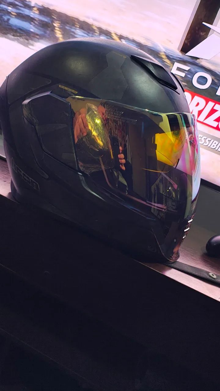 Capacete Icon Airflite battlescar 2 com 3 viseiras seminovo - Foto 3