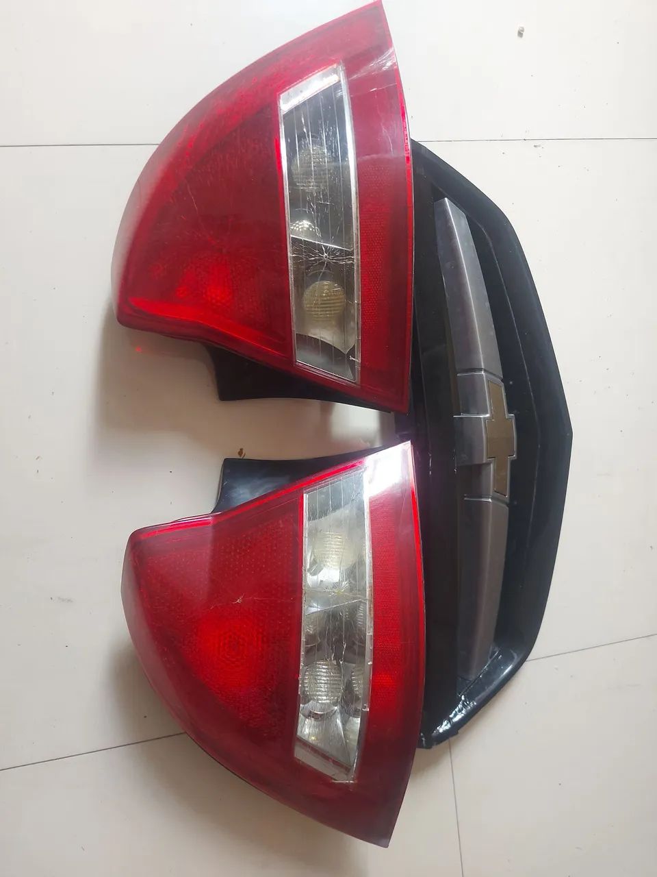 Grade frontal e lanternas ômega australiano64307025436546120