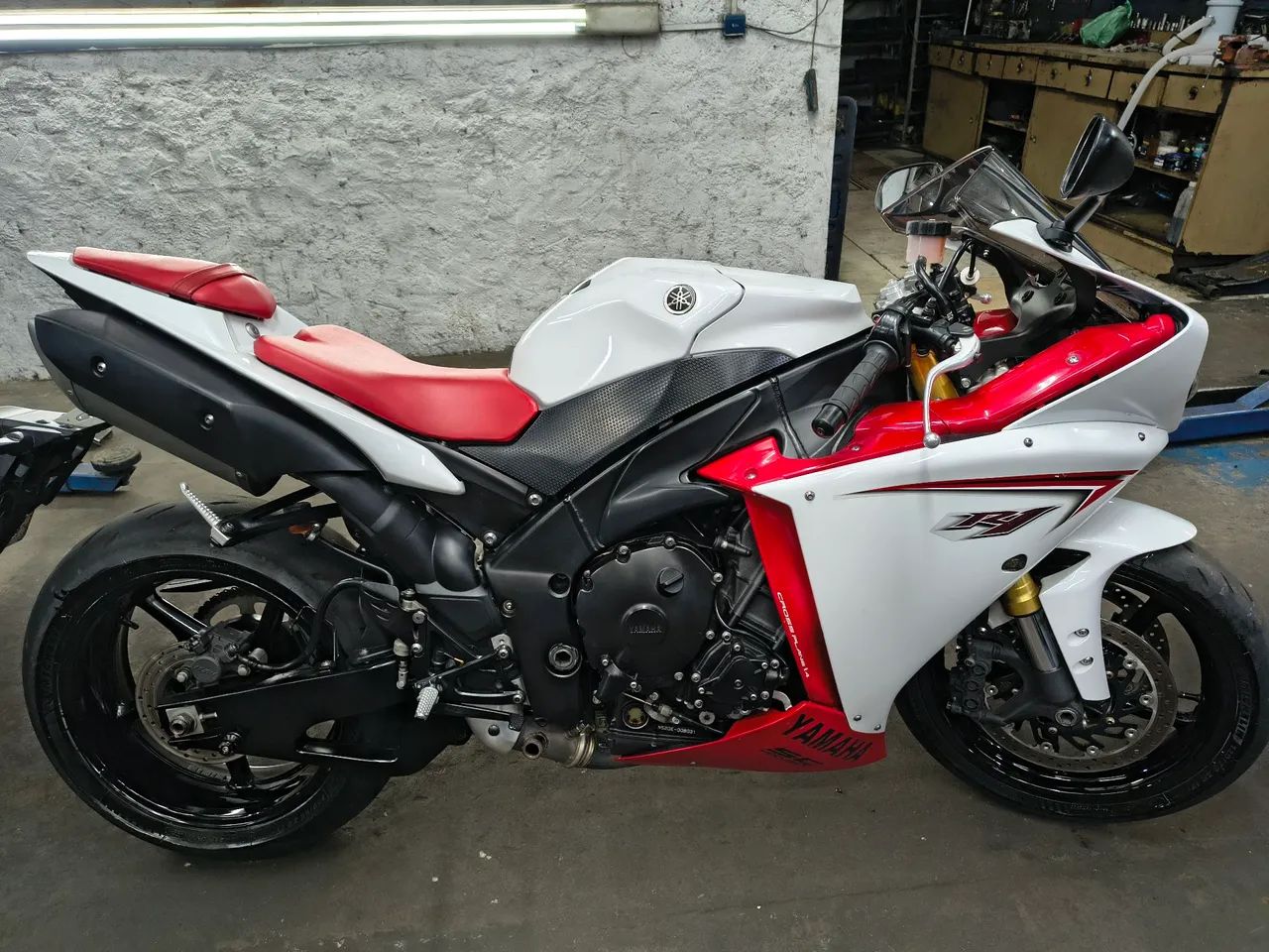 R1 CROSSPLANE  BAIXA KM  - Foto 8