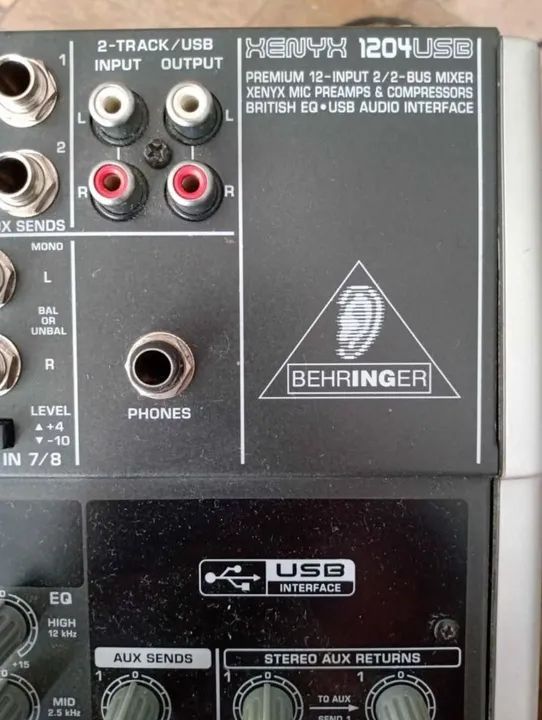 Mesa de Som Behringer Xenyx 1204 USB - Foto 4