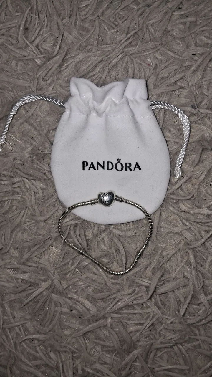 Pulseira tipo/modelo Pandora com Berloque de Coração