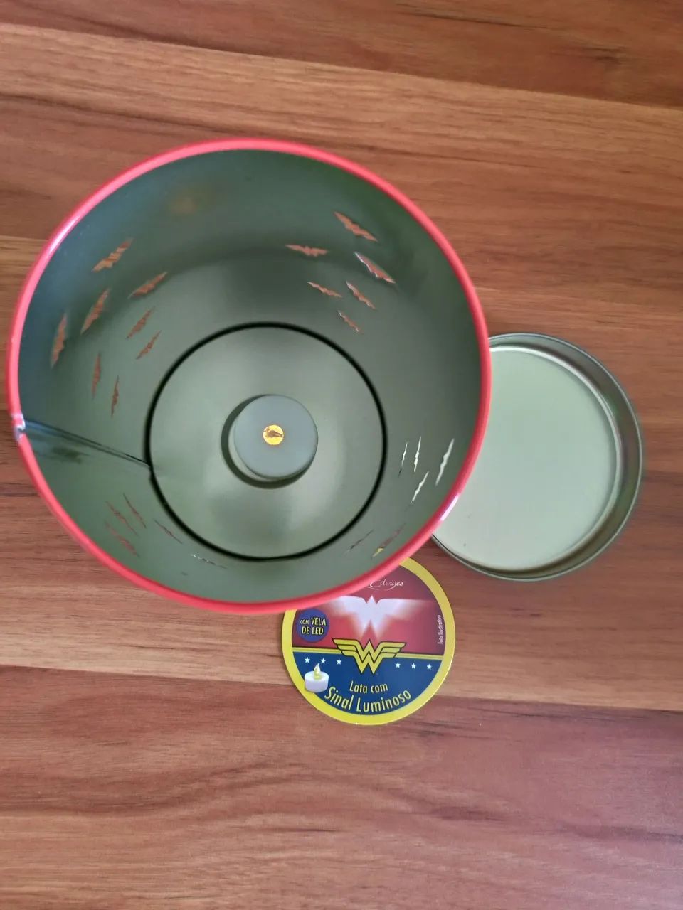 Lata Wonder Woman com Vela LED - Foto 3