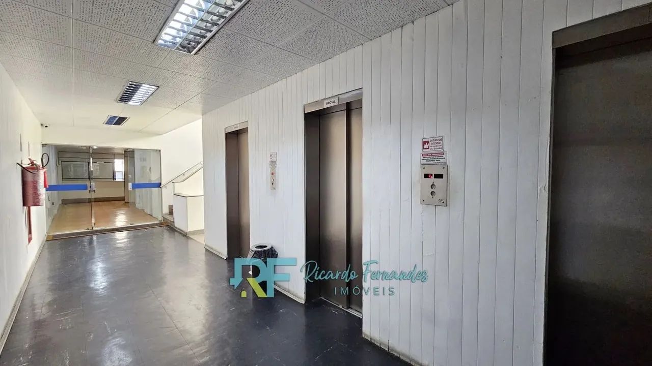 Sala com 129m², na rua Buenos Aires, condomínio barato.
