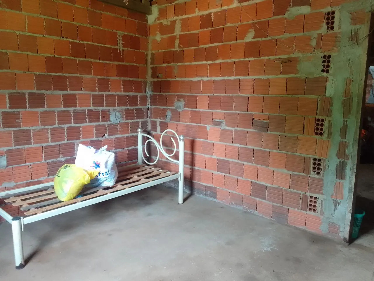 Terreno com estrutura para construção