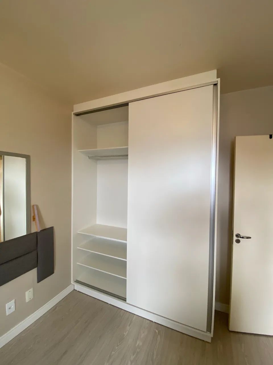 GUARDA ROUPA 100% MDF COM 1,85 DE LARGURA COM RODA TETO - Foto 2