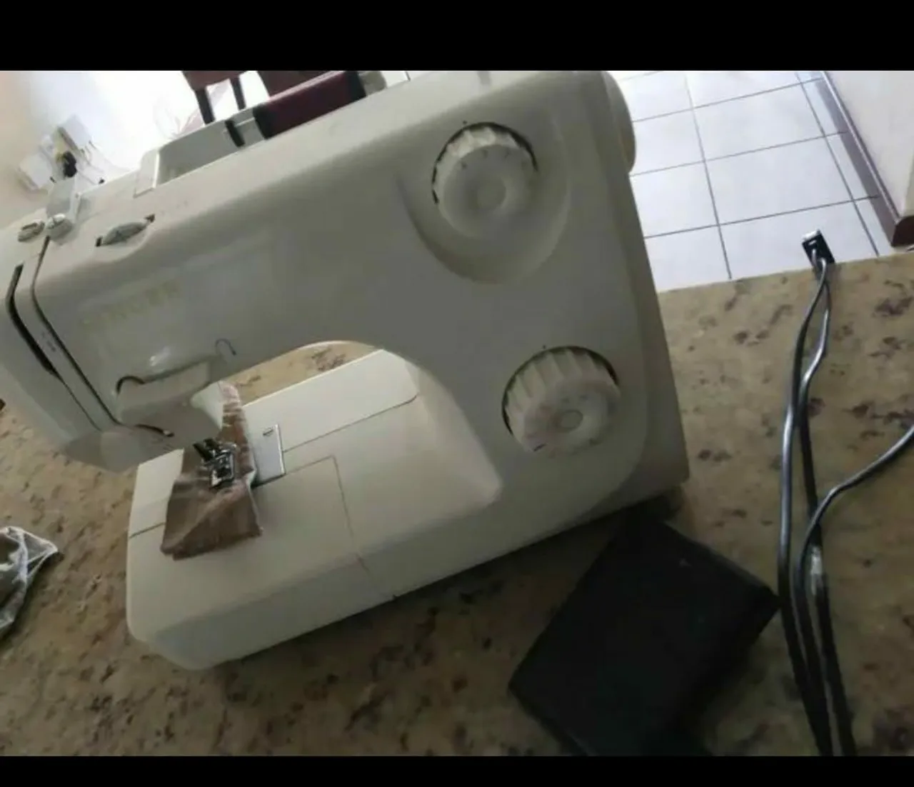 Máquina de Costura Singer