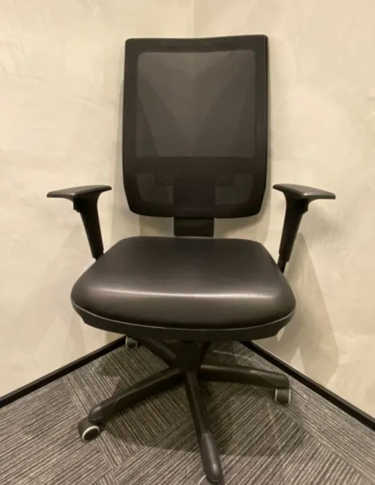 Cadeira Office Brizza Tela Preta Assento Aero Preto