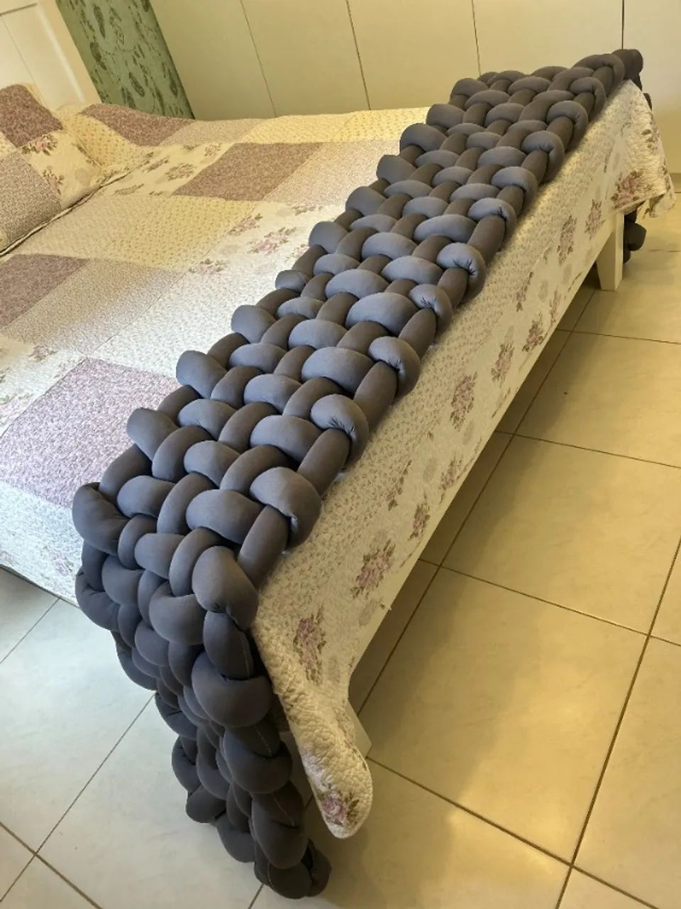 Pezeira estofada cinza - para cama queen. - Foto 3