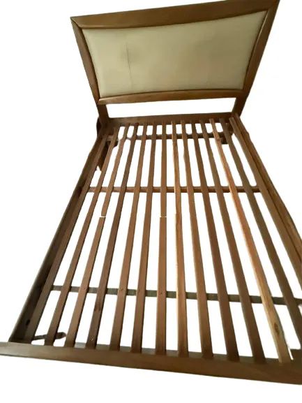 Cama de casal em madeira com colchão  - Foto 4