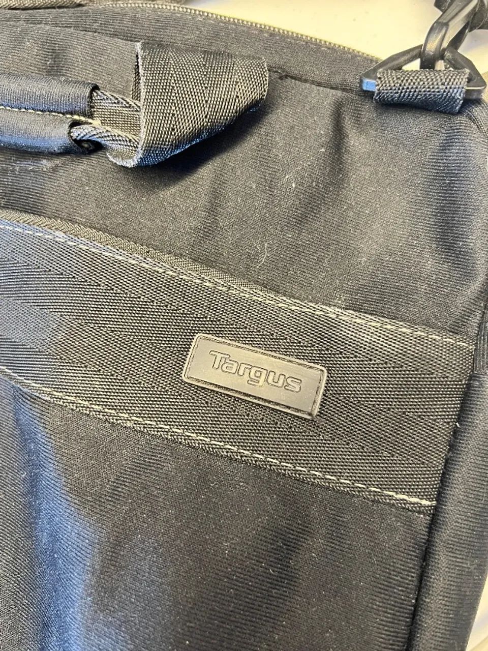  bolsa executiva pasta carteiro marca TARGUS seminova  - Foto 2