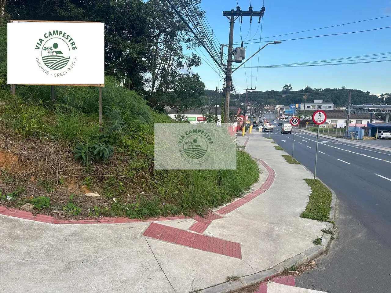 Terreno comercial de esquina com 2.124 m², de frente para a Rua Santa Catarina, escriturad