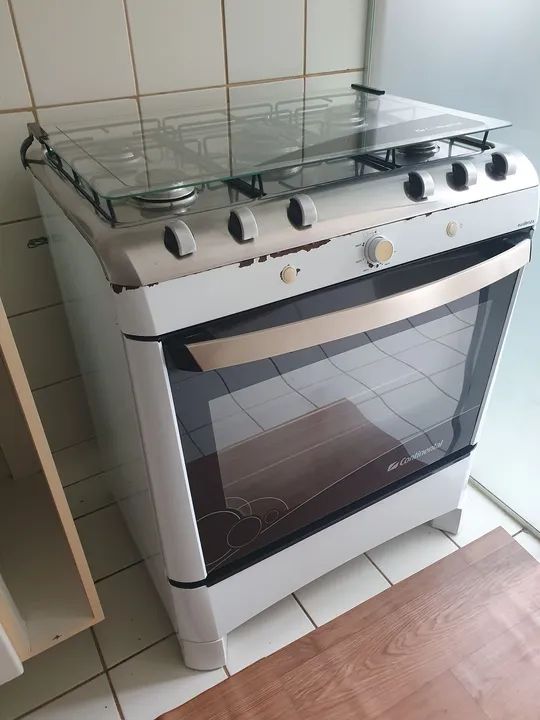 Fogão a gás 5 bocas de piso<br>Marca: Continental modelo Evidenza