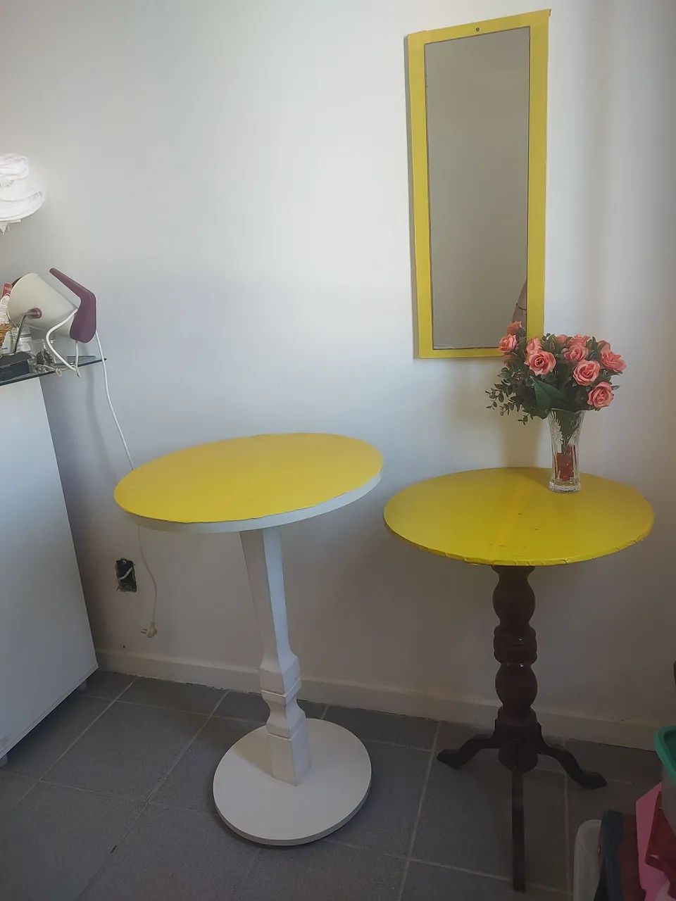 Mesas de canto amarelas e charmosas
