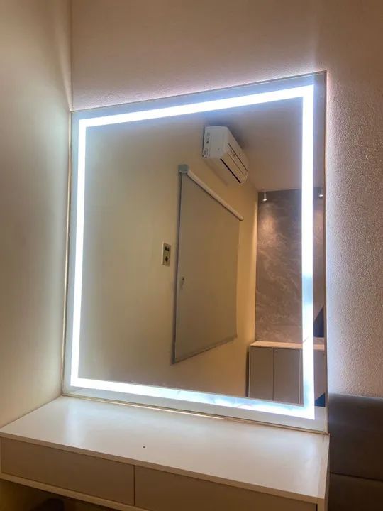 Espelho com Iluminação LED para Maquiagem