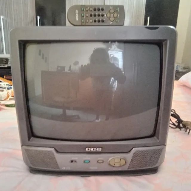 Otima tv com linda imagem 14 polegadas  . Maravilha para transportar em viagemcom cotrole - Foto 4