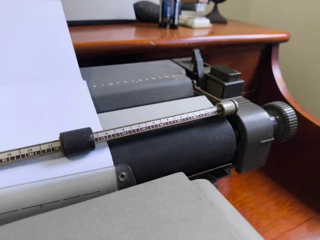 Máquina de escrever Olivetti Linea 98 antiga64231817726722121