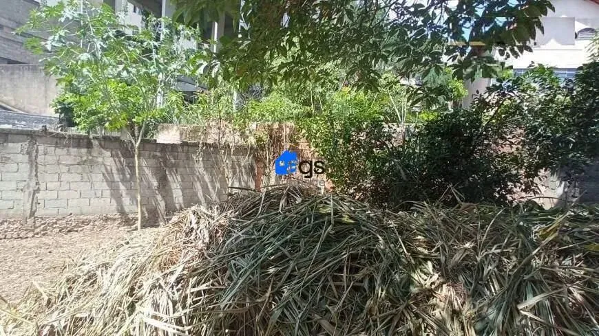 Terreno em Sagrada Família com 420 m² .