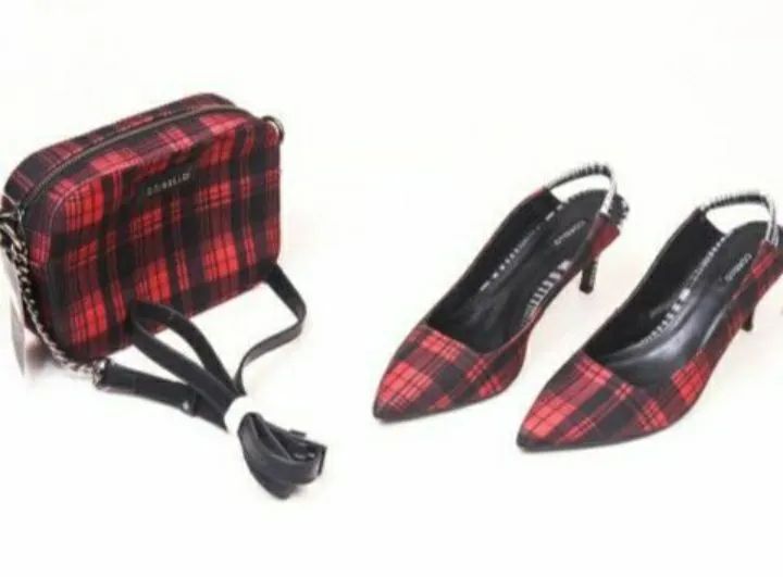 CONJUNTO BOLSA E SCARPIN, EM COURO LEGÍTIMO E TECIDO XADREZ, MARCA CORELLO. - Foto 2