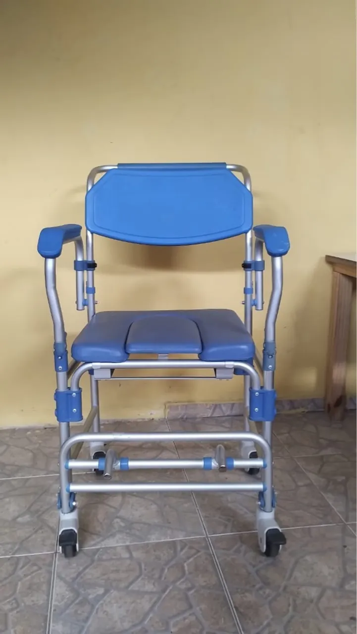 Cadeira de roda de banho