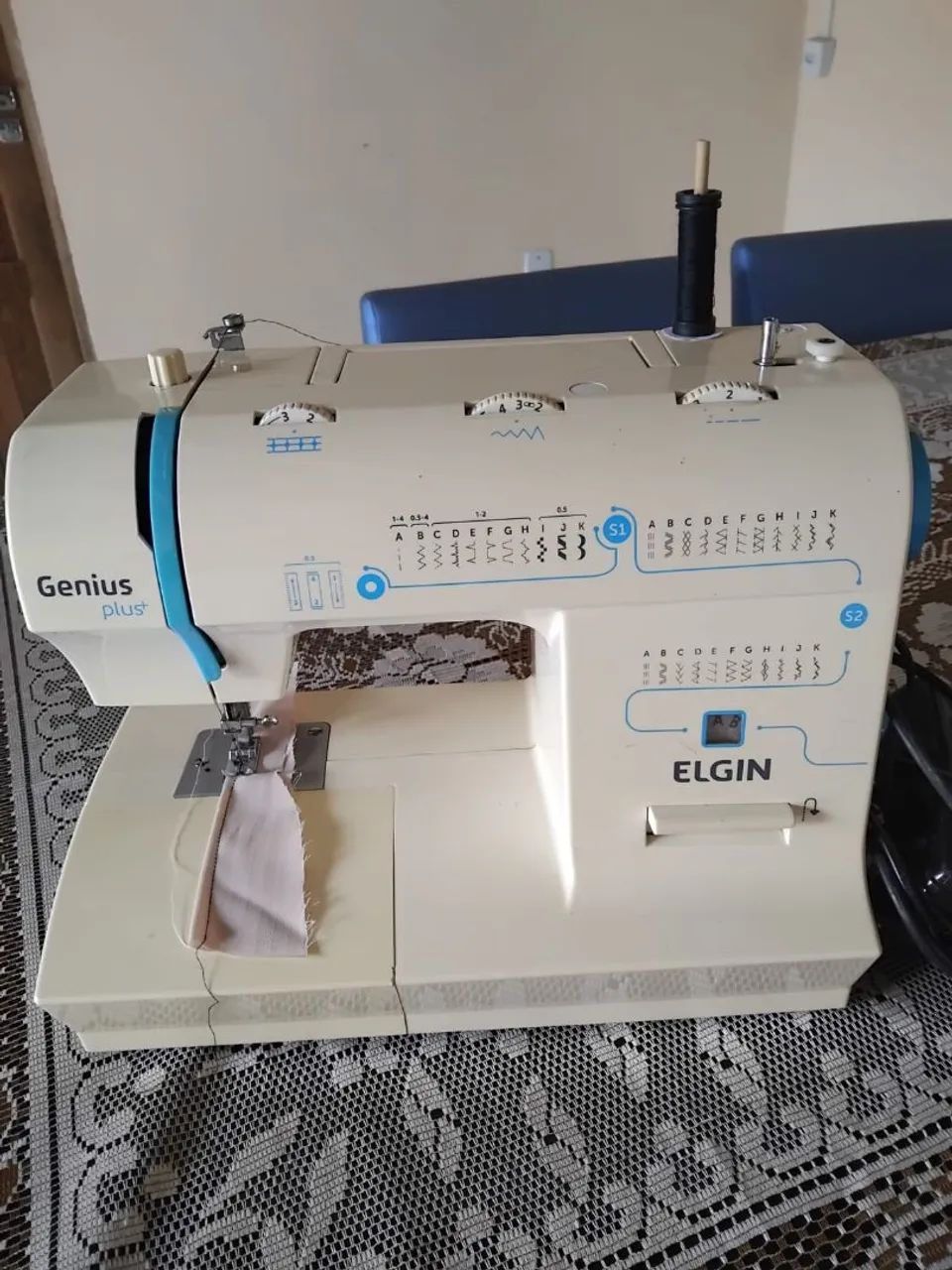 Máquina de Costura Elgin Genius Plus