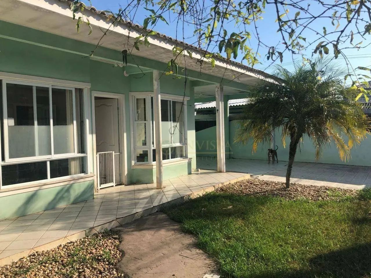 À venda | Casa com 4 quartos, 300 m² e 4 vagas de garagem - Abraão, em Florianópolis. - Foto 2